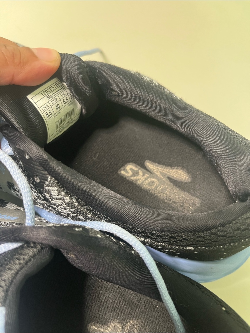 Brooks Women’s Size 8.5 Sneakers – Pre-Owned in Excellent Condition - Picture 5 of 7